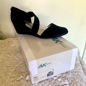 AK Sport Wedge New in Box Size 9